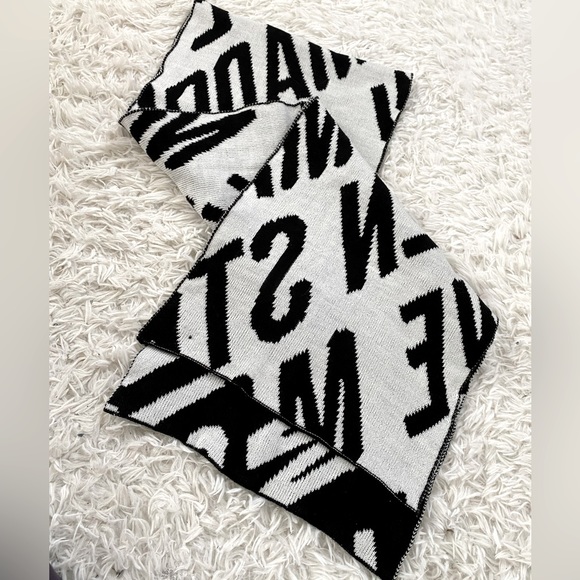 Steve Madden Long, Reversible Winter Scarf - Picture 3 of 5